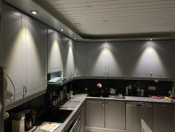 Valkoinen normaalivalo